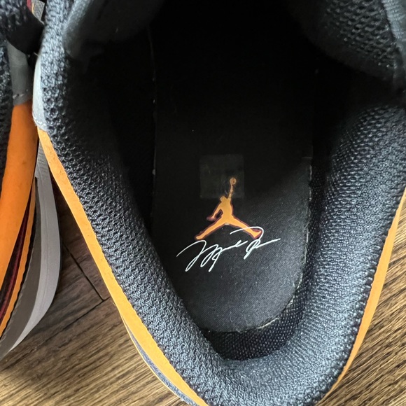 New Nike Air Jordan 1 Low SE Light Graphite Vivid Orange - Picture 10 of 10